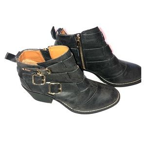 Report “Aydin” Ankle Boots with Buckle and Zipper